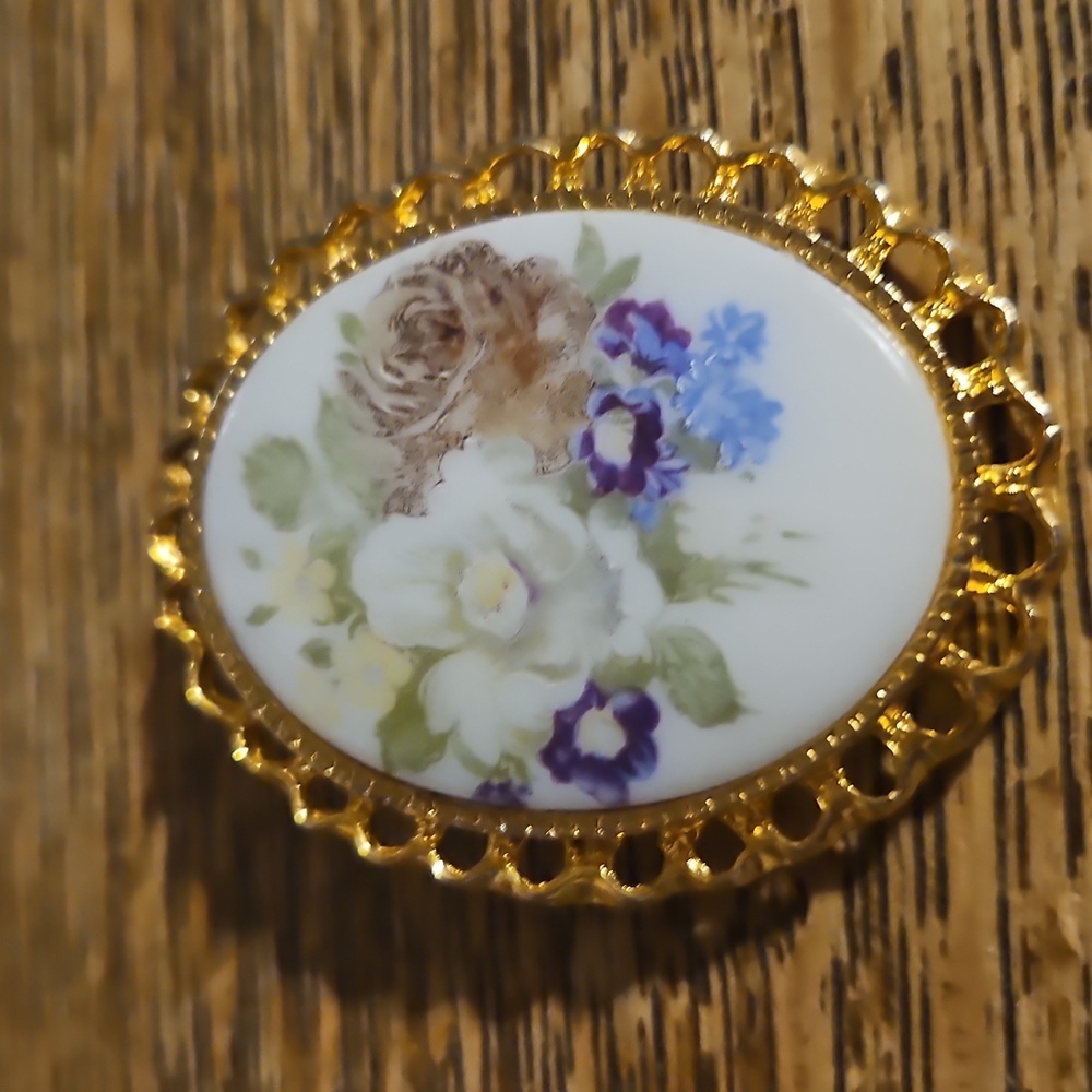 Vintage Goldtone Hand Painted Porcelain Flower Pin